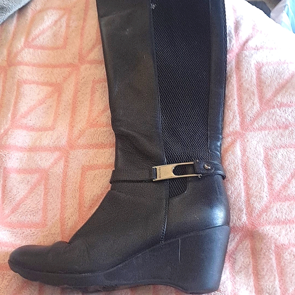 Leather boots.made by Blondo,excellent  condition, sz 8. Black
